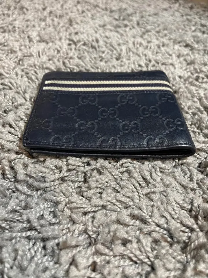Authentic Gucci Bifold Wallet Leather Black GG Signature image indicator(5)
