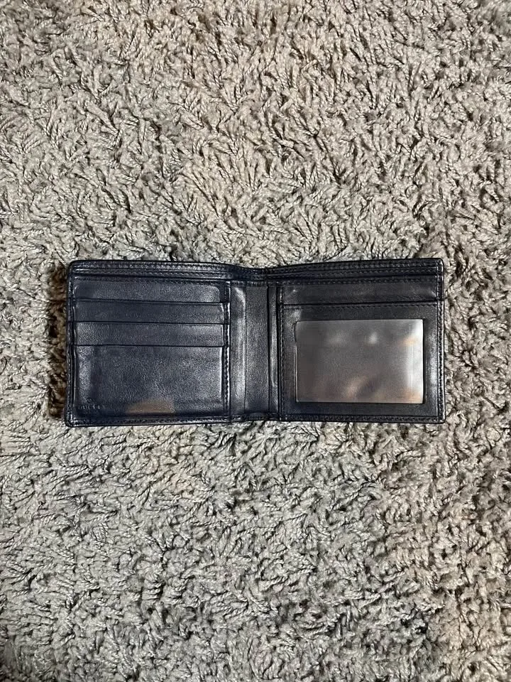 Authentic Gucci Bifold Wallet Leather Black GG Signature image indicator(7)