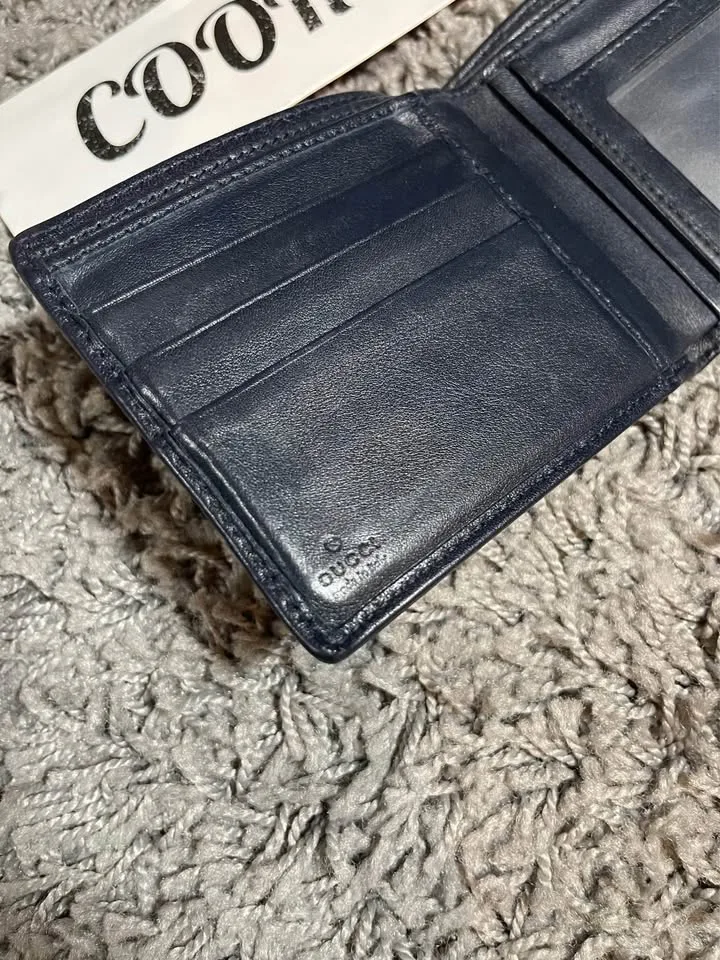 Authentic Gucci Bifold Wallet Leather Black GG Signature image indicator(8)