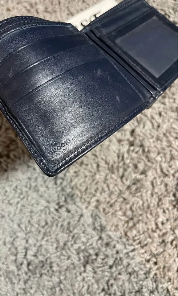 Authentic Gucci Bifold Wallet Leather Black GG Signature image indicator(9)