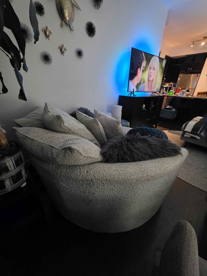 Urban Barn Round Loveseat - photo 3