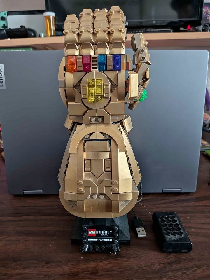 Lego Infinity Gauntlet with Lights set 76191