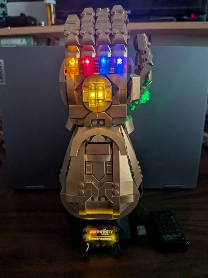 Lego Infinity Gauntlet with Lights set 76191 - photo 2