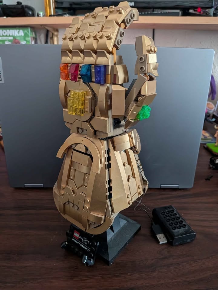 Lego Infinity Gauntlet with Lights set 76191 - photo 3
