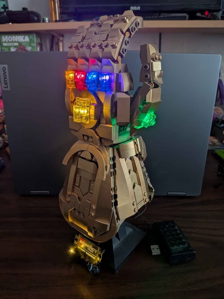 Lego Infinity Gauntlet with Lights set 76191 - photo 4