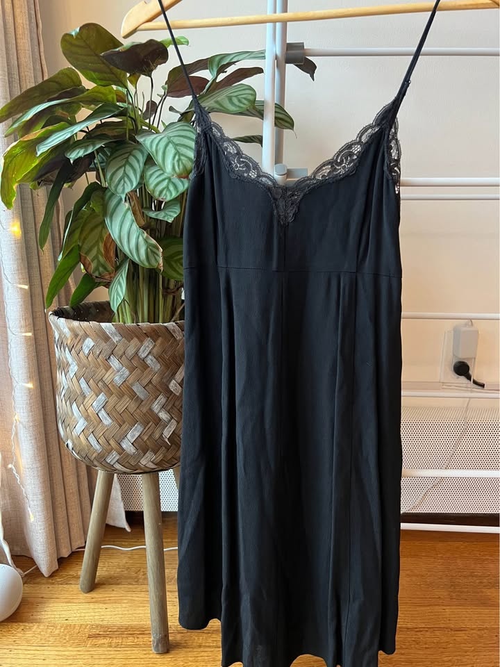 Aritzia Wilfred Black Slip Dress XS - photo 3
