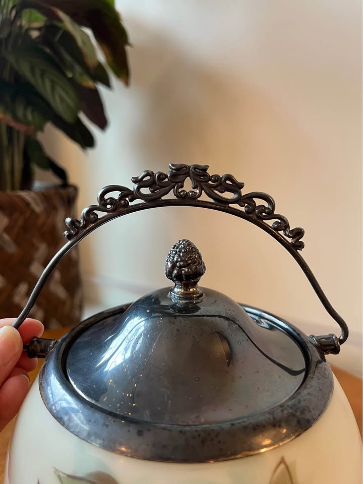 Antique Biscuit Jar - photo 5