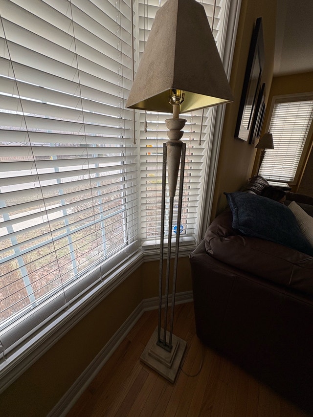 Matching Table Lamp & Floor Lamp Set – Excellent Condition - photo 2
