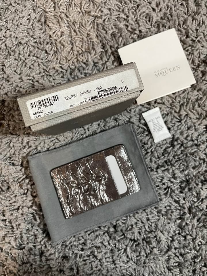 Authentic Alexander McQueen Rib Cage Embossed Cardholder Foil - photo 4