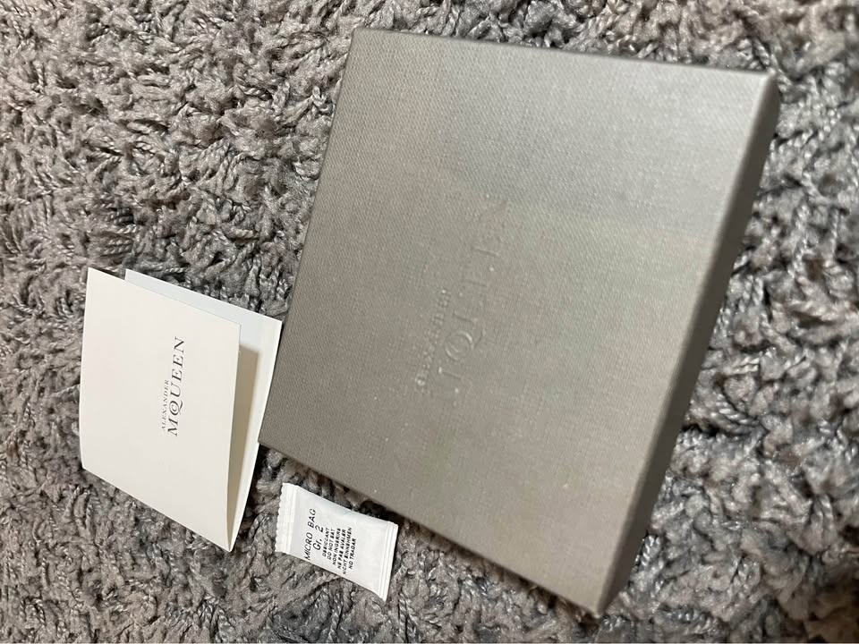 Authentic Alexander McQueen Rib Cage Embossed Cardholder Foil - photo 5