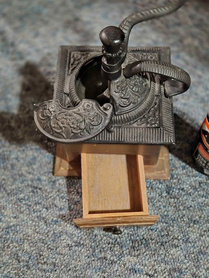 Cast iron grinder - photo 2