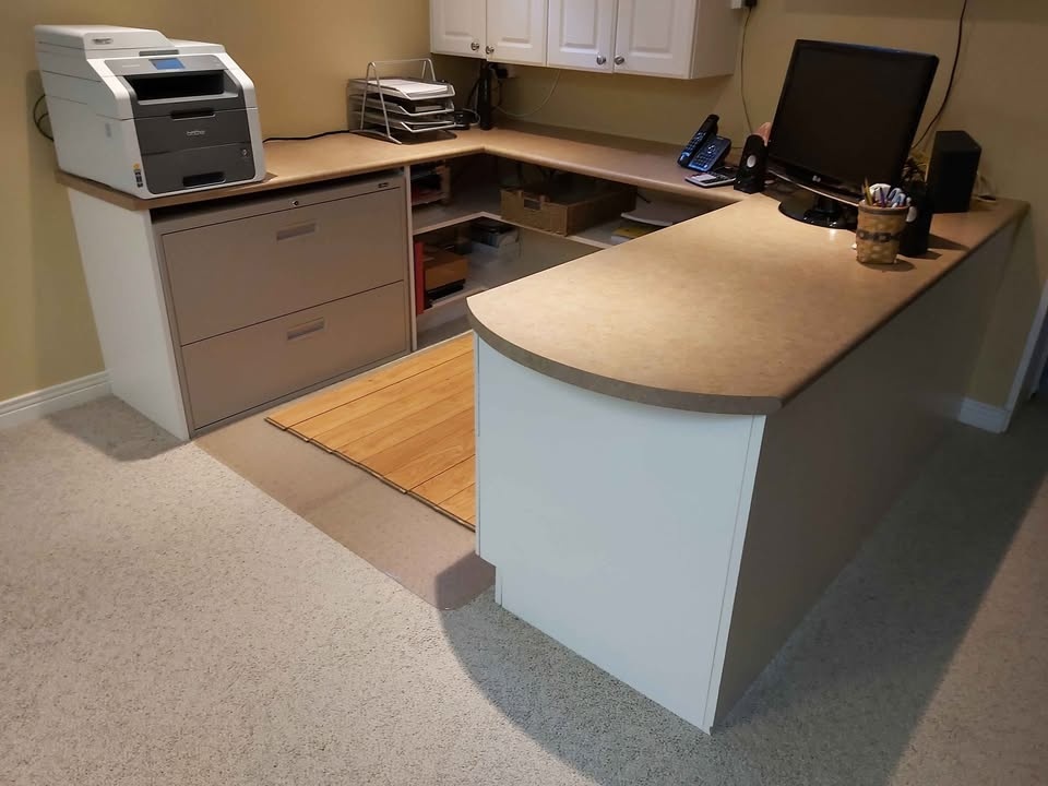 Built in U - shaped desk - photo 2