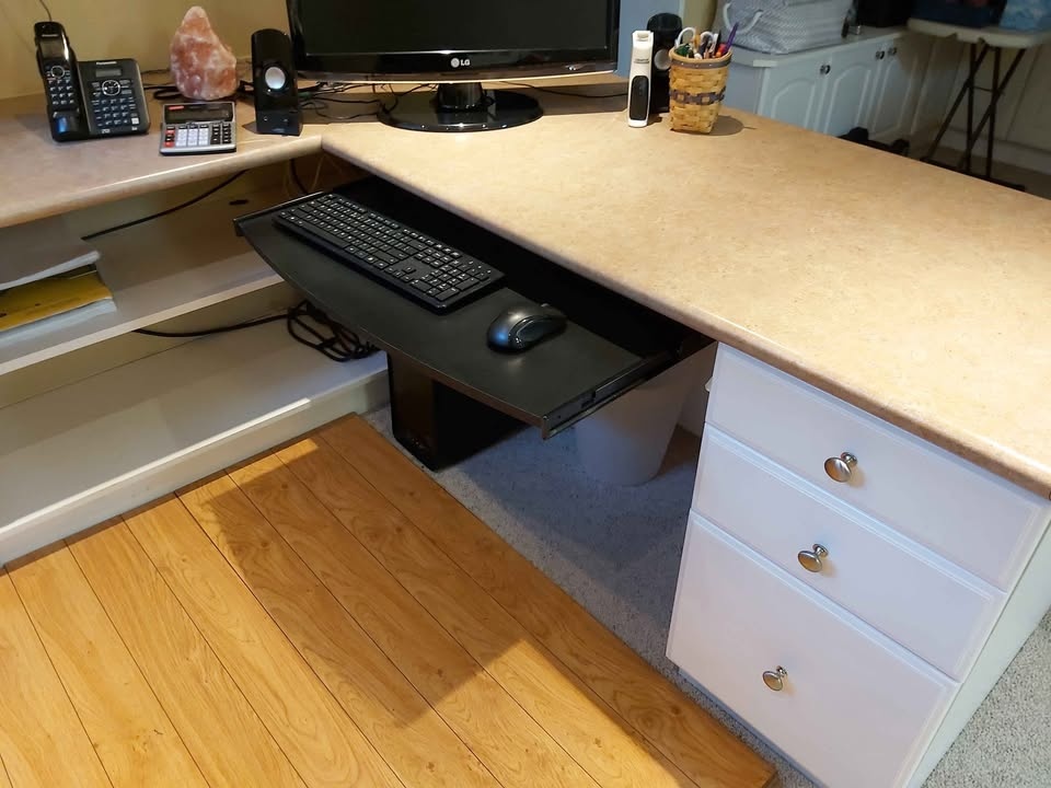 Built in U - shaped desk - photo 3