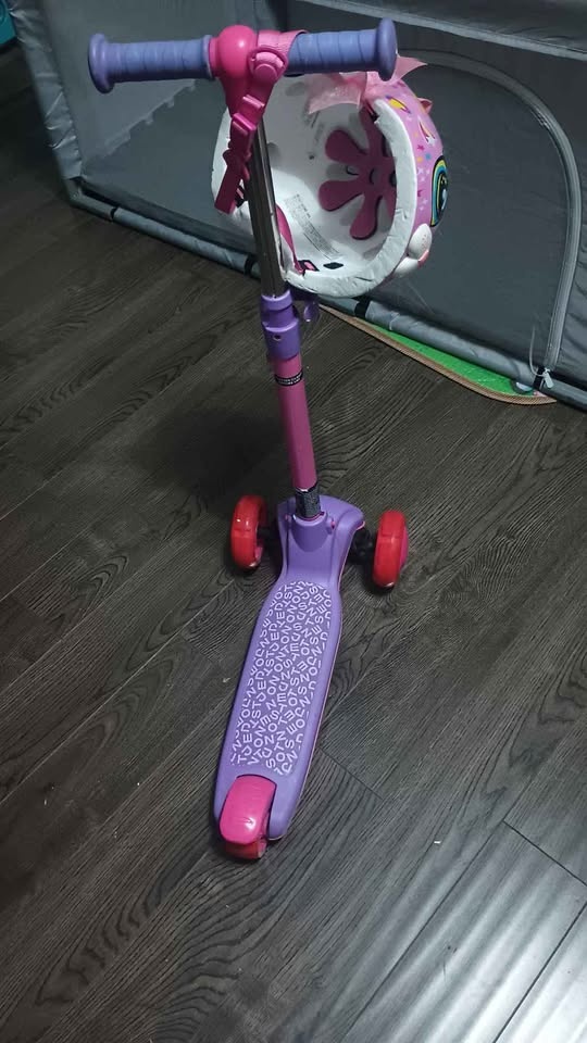 Girl's Scooter and Helmet (Ages 2-4) - photo 3
