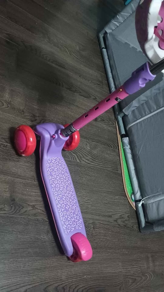 Girl's Scooter and Helmet (Ages 2-4) - photo 4