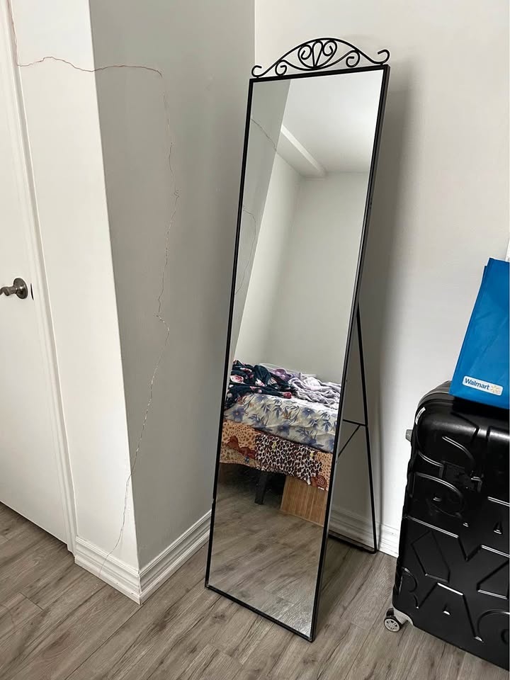 Karmsund Standing Mirror - Black