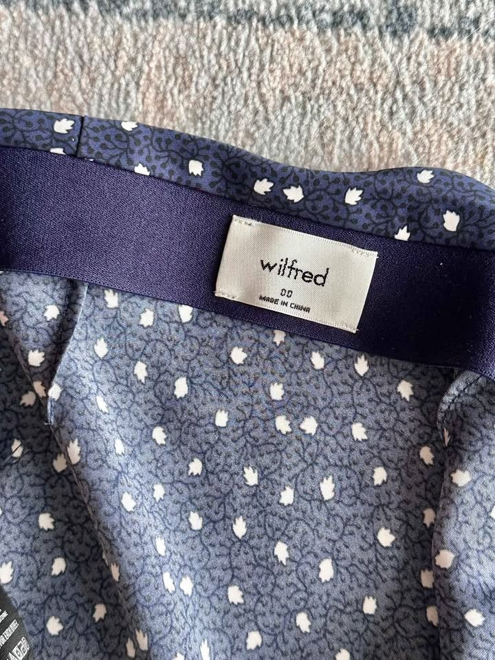Aritzia slip skirts - size 00 like new condition - photo 3
