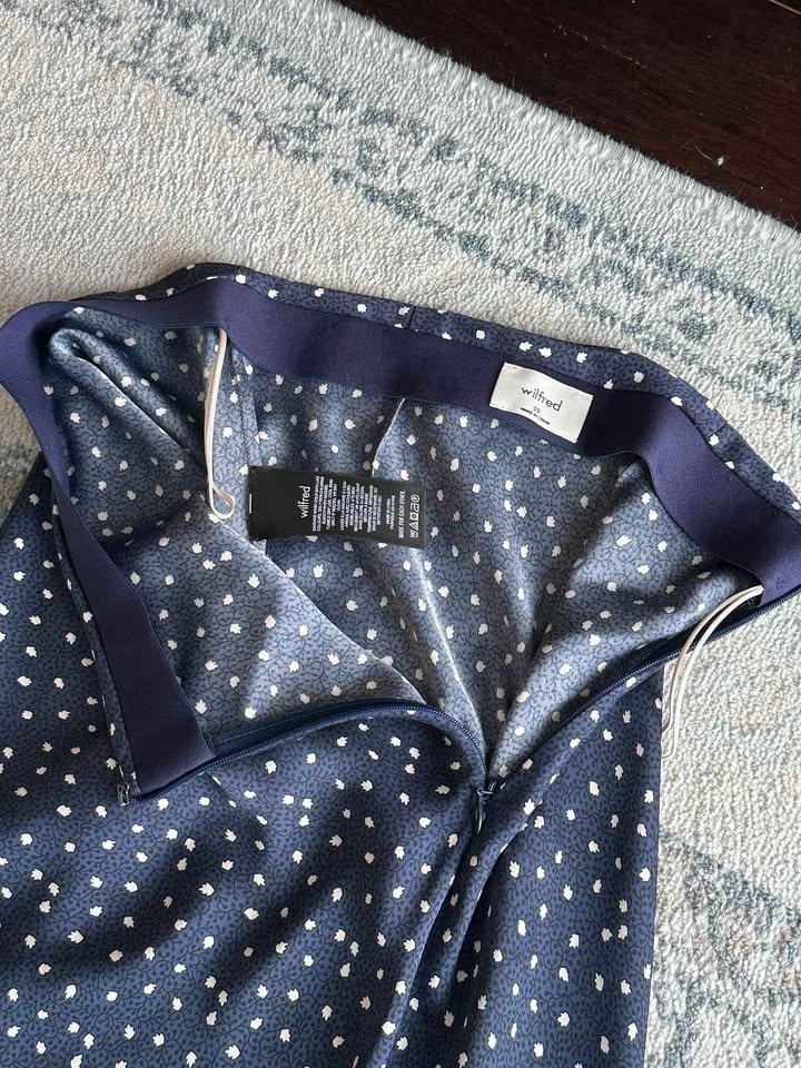 Aritzia slip skirts - size 00 like new condition - photo 4