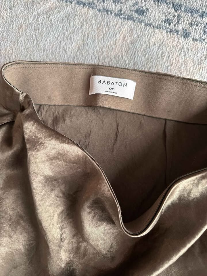 Aritzia slip skirts - size 00 like new condition - photo 5