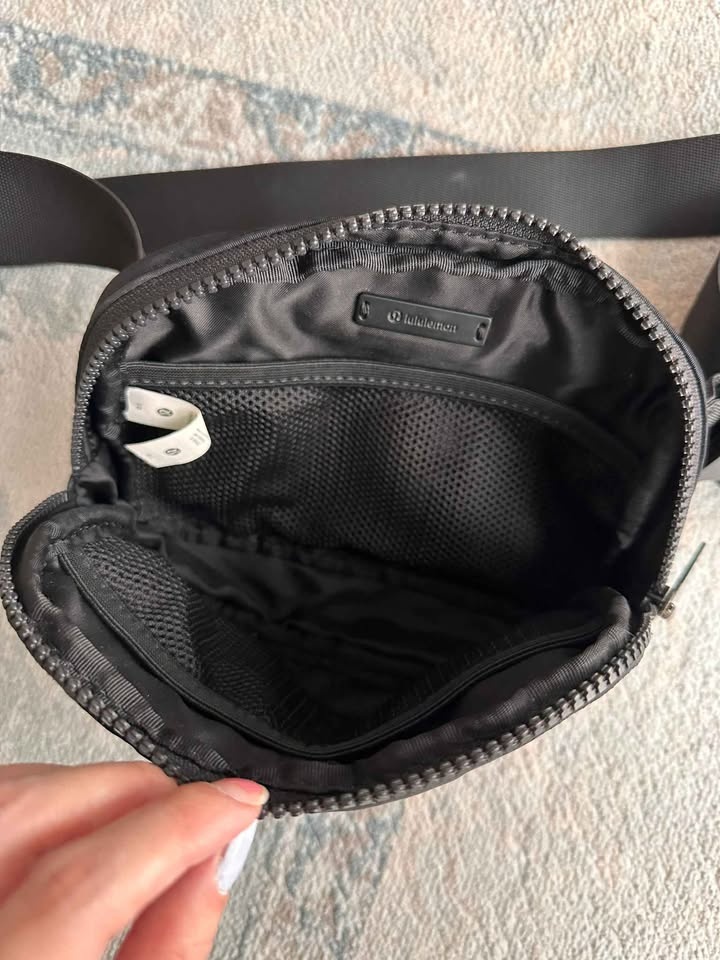 Lululemon Everywhere Belt Bag Black - photo 3