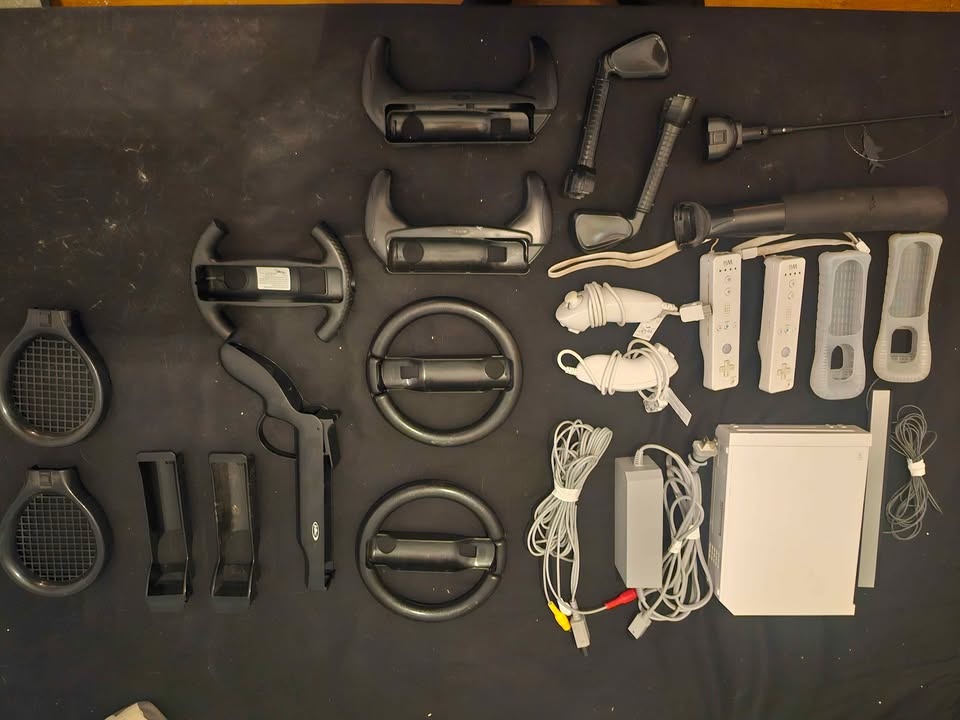 Wii systems and accessories - photo 2