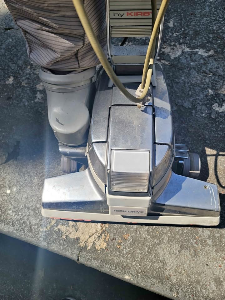 Kirby G3 Vacuum Cleaner with hose and attachments JUST SERVICED
