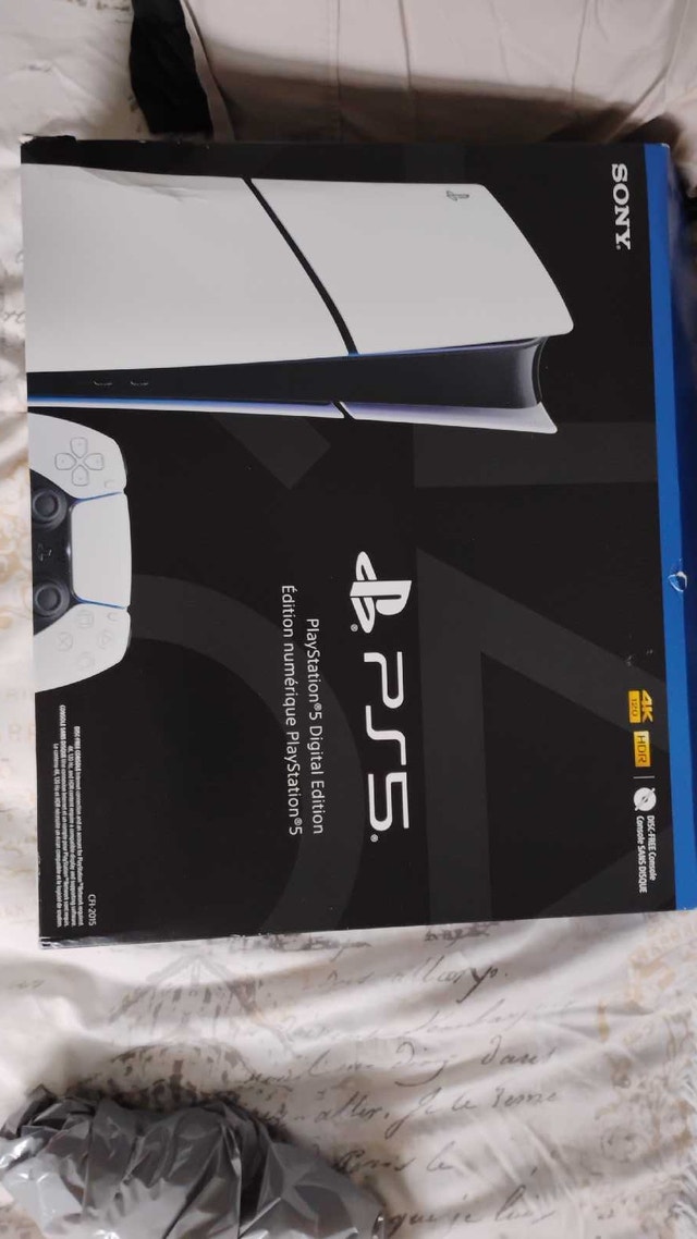 New PS5 Digital Edition (1TB) + 2 Controllers - Bundle