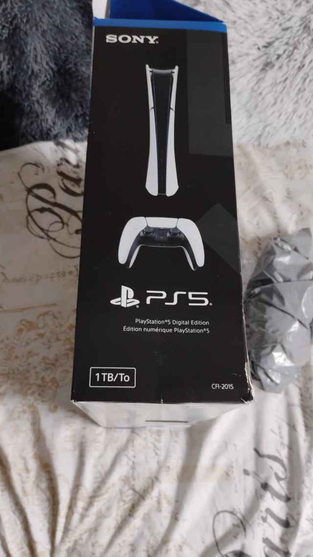New PS5 Digital Edition (1TB) + 2 Controllers - Bundle - photo 3