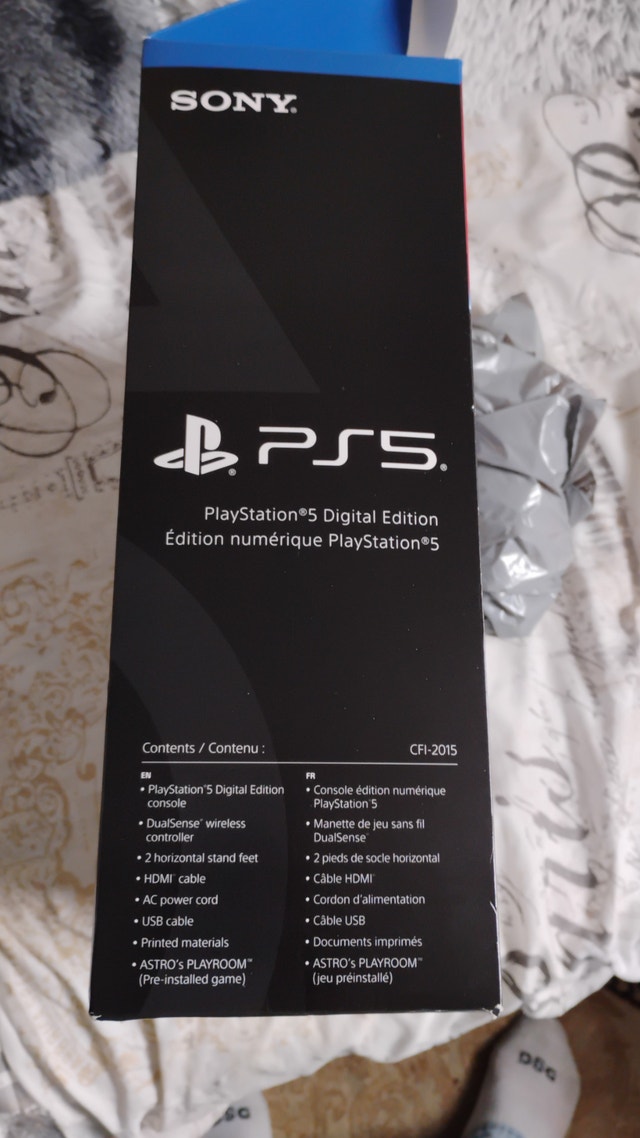 New PS5 Digital Edition (1TB) + 2 Controllers - Bundle - photo 5