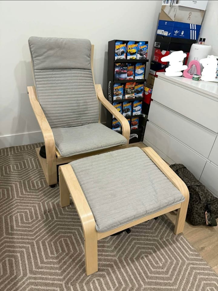 Ikea Poäng chair and footstool - photo 2