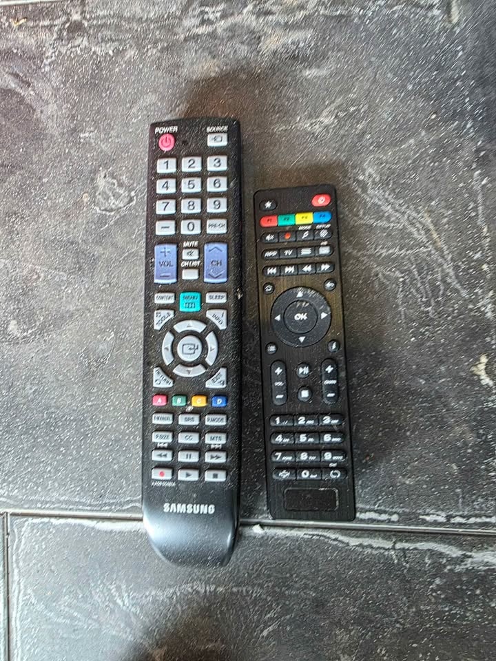 Samsung 40” LED TV – Excellent Picture – 2 Remotes - photo 4