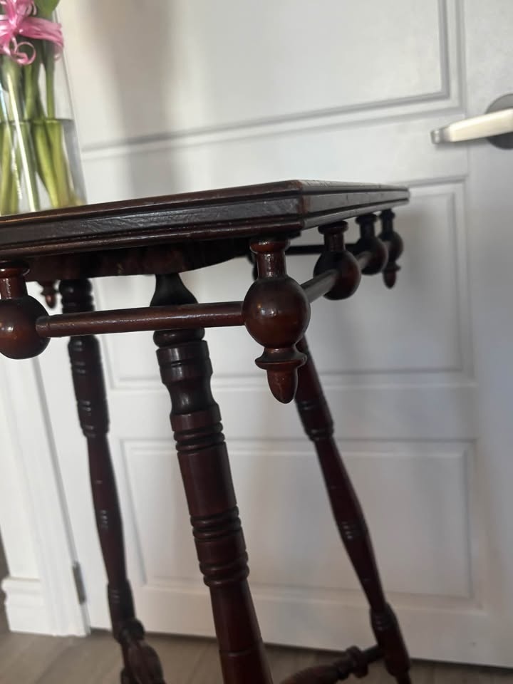 Victorian Spooled Feature Table - Mahogany - Late 1800's - photo 3