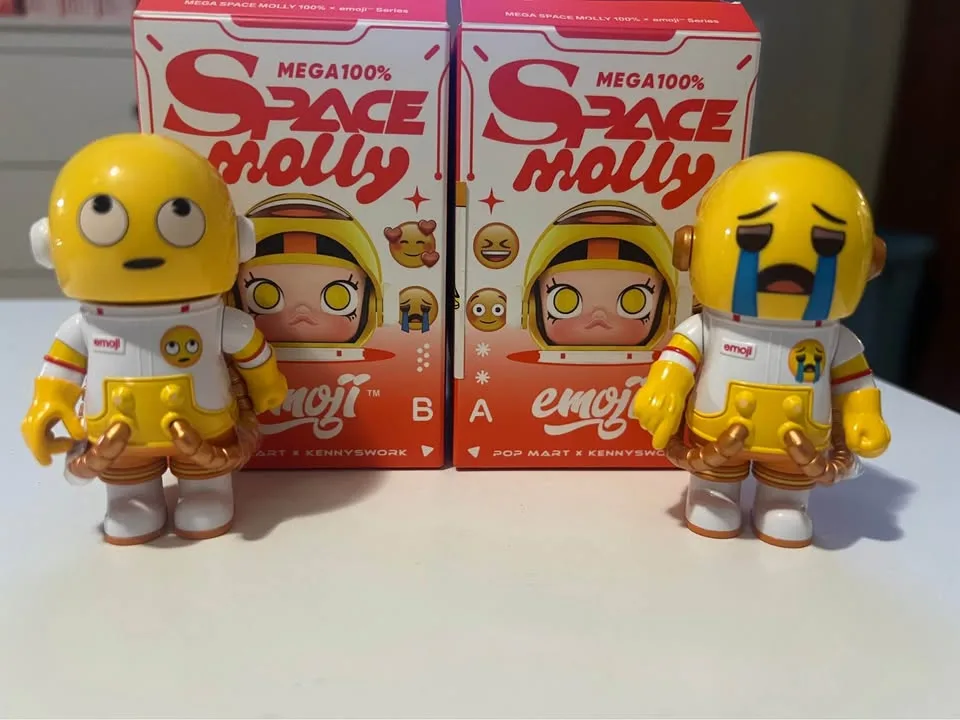 Popmart space Molly 100 / emoji edition image indicator(2)