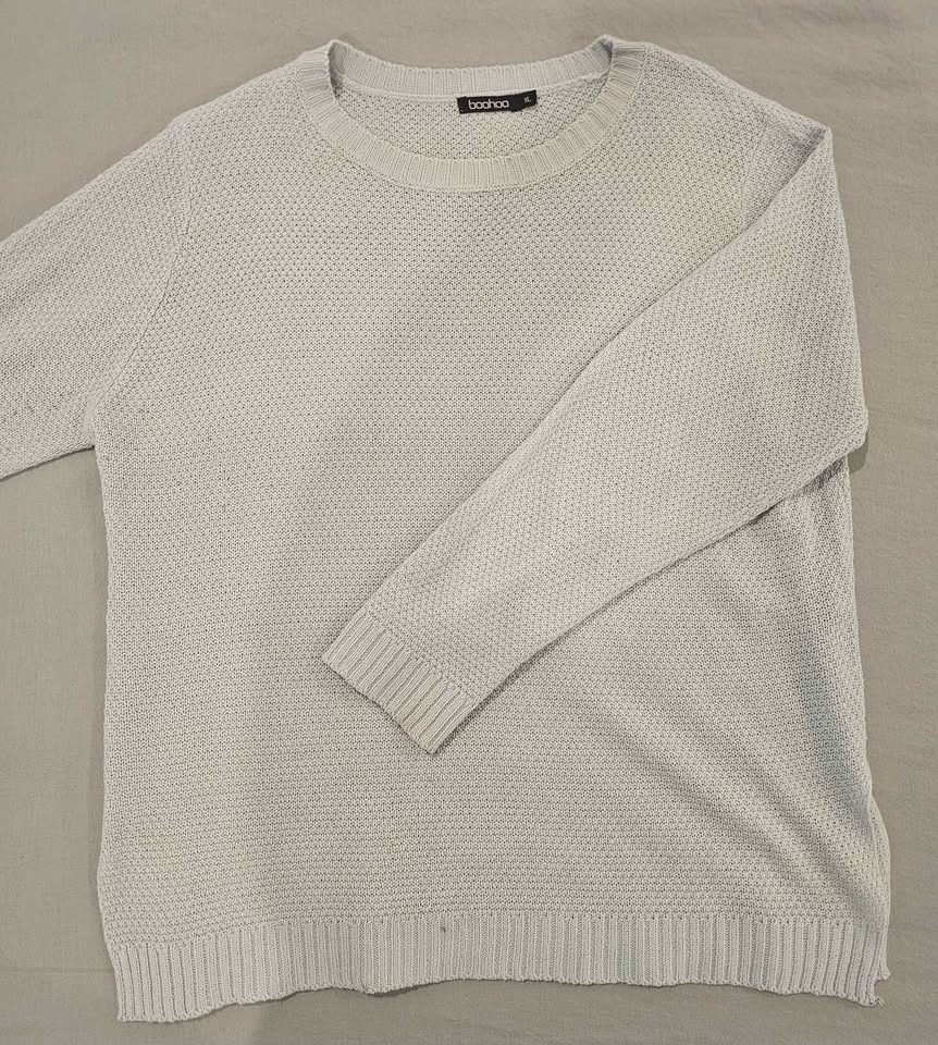 Boohoo XL Sweater - Beige Or Light Blue $10 each