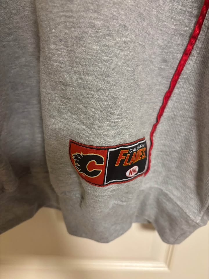 Calgary Flames Sweatshirt Size Large - photo 5