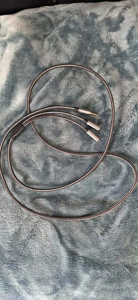 AUX Splitter – 1 Male to 2 Female Audio Cable