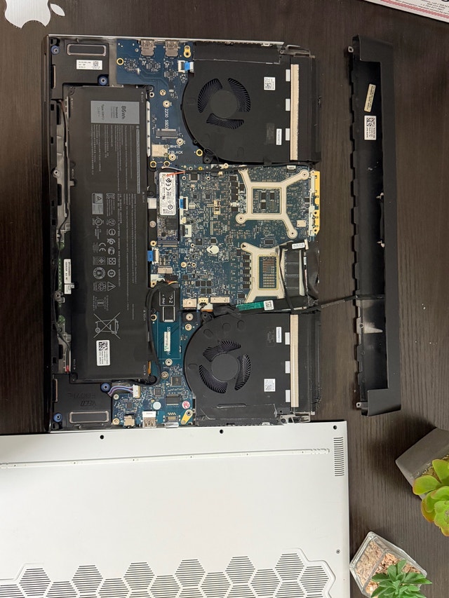 AlienWare M17 R3 RTX 2070 Super 32GB RAM - photo 5