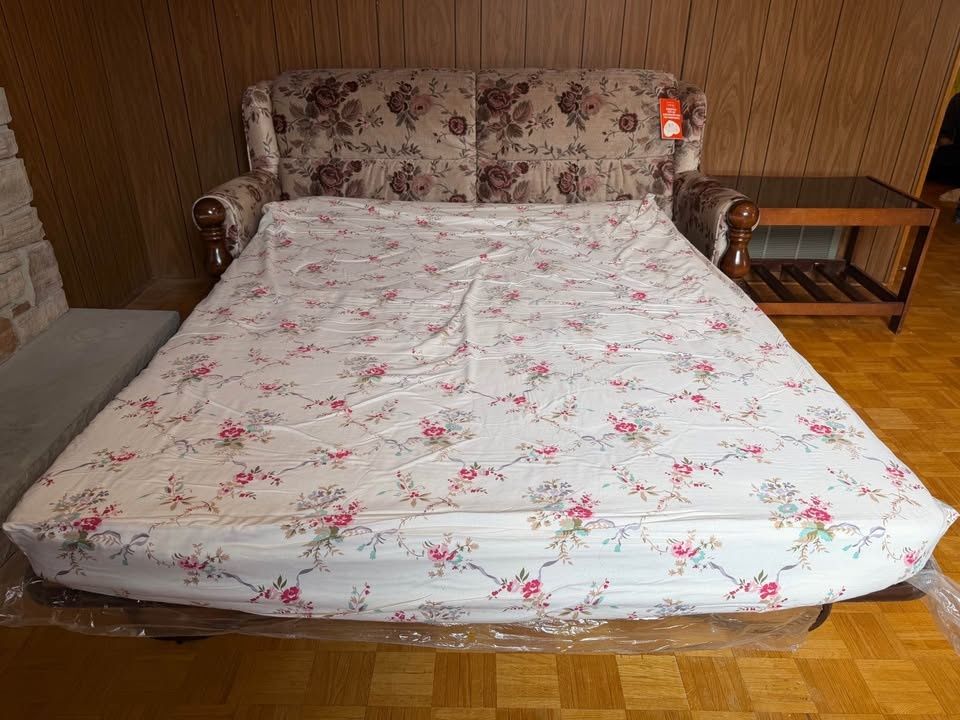 Vintage Floral Sleeper Sofa / Pull-Out Couch – Solid Wood Arms - photo 3