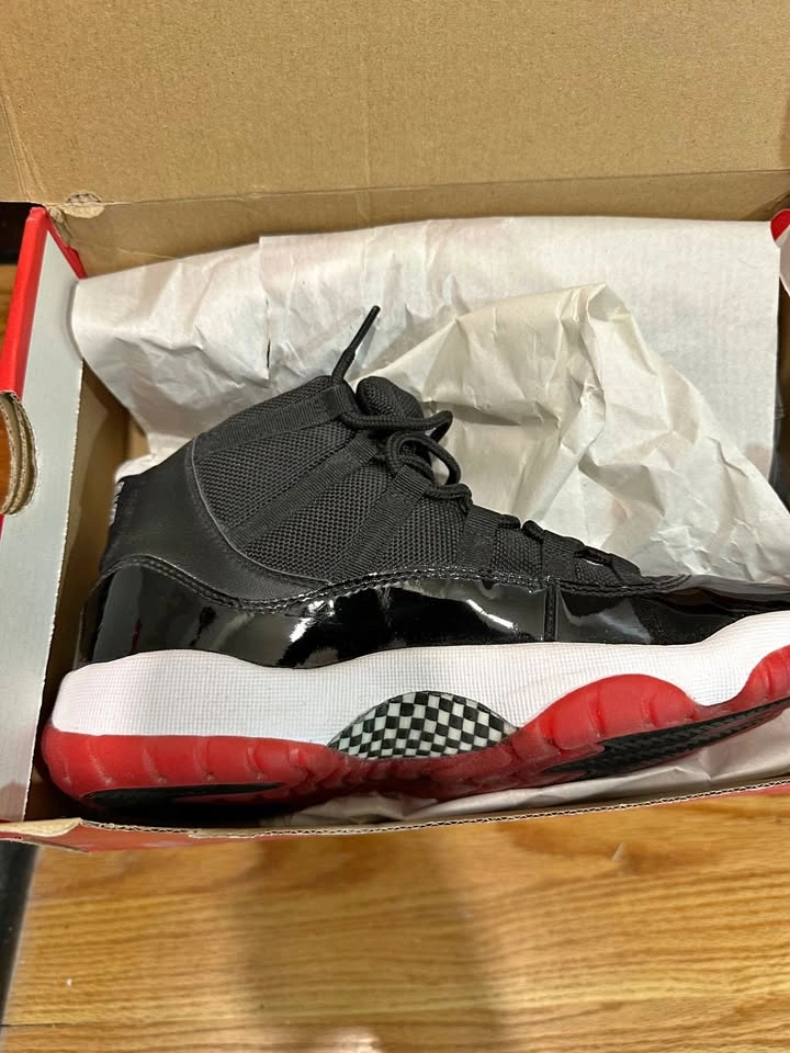 Jordan Bred 11’s size 5.5