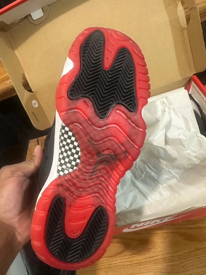 Jordan Bred 11’s size 5.5 - photo 3