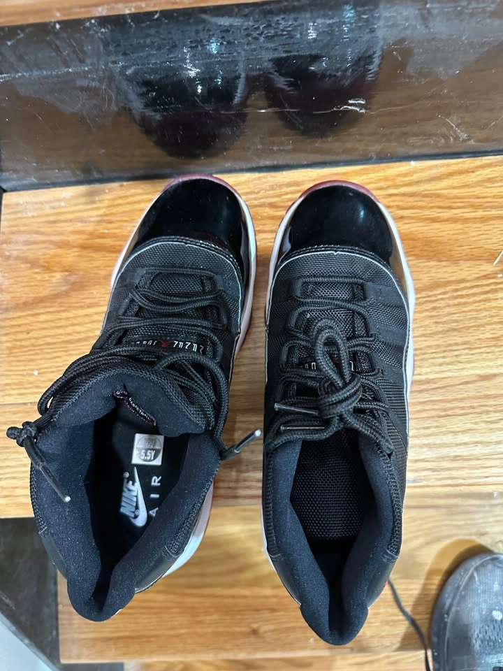 Jordan Bred 11’s size 5.5 - photo 4