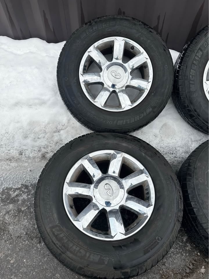 OEM 18” Nissan/Infiniti Rims w/ Michelin Defender Tires - photo 3