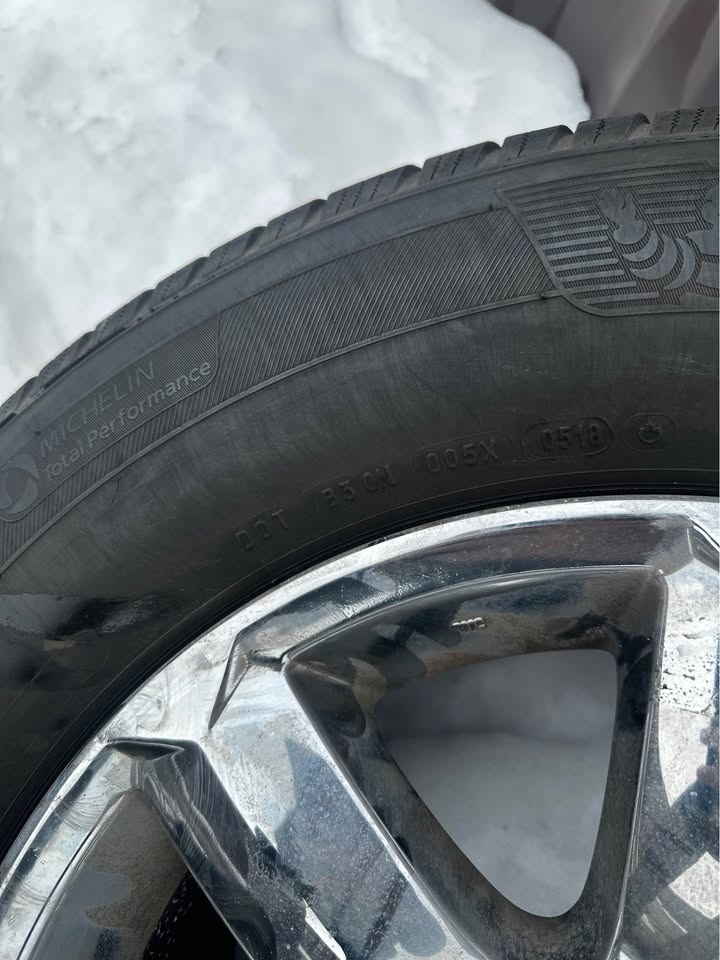 OEM 18” Nissan/Infiniti Rims w/ Michelin Defender Tires - photo 5