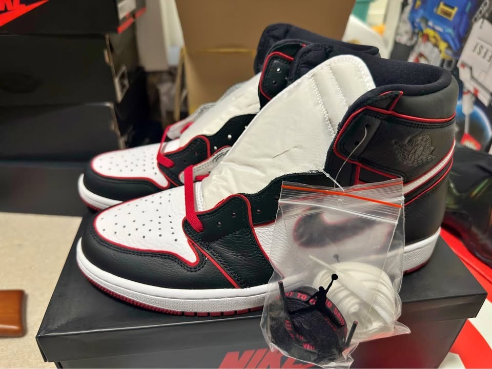 Nike Air Jordan 1 Retro High OG Black Red White Size 12