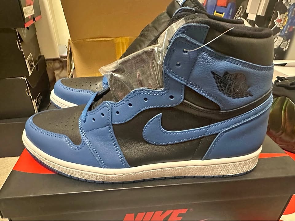 Air Jordan 1 Retro High OG Dark Marina Blue Size 11