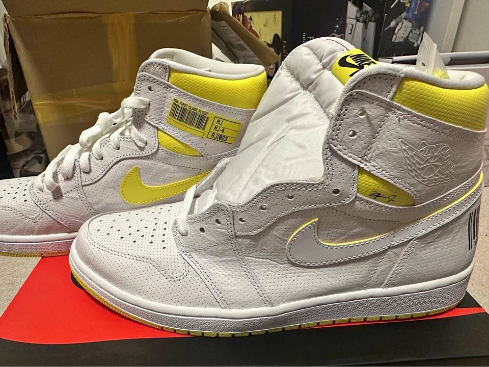 Nike Air Jordan 1 Retro High OG White Yellow Mens Size 12