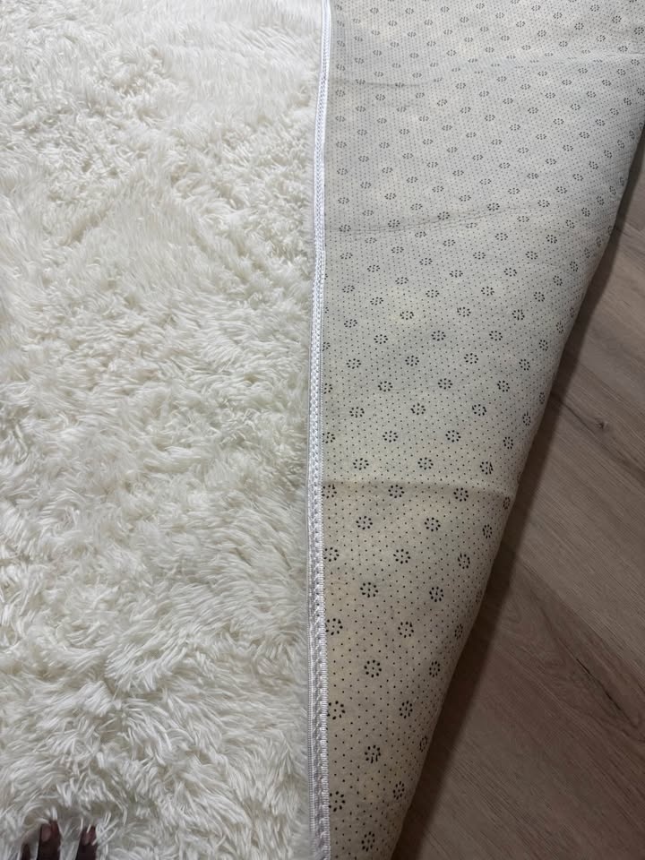 Ultra-Soft Luxury Shag Rug  plus storage box - photo 2