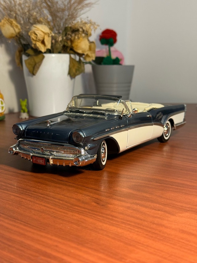 1957 Buick Roadmaster Convertible Motor Max 1:18 Die-Cast