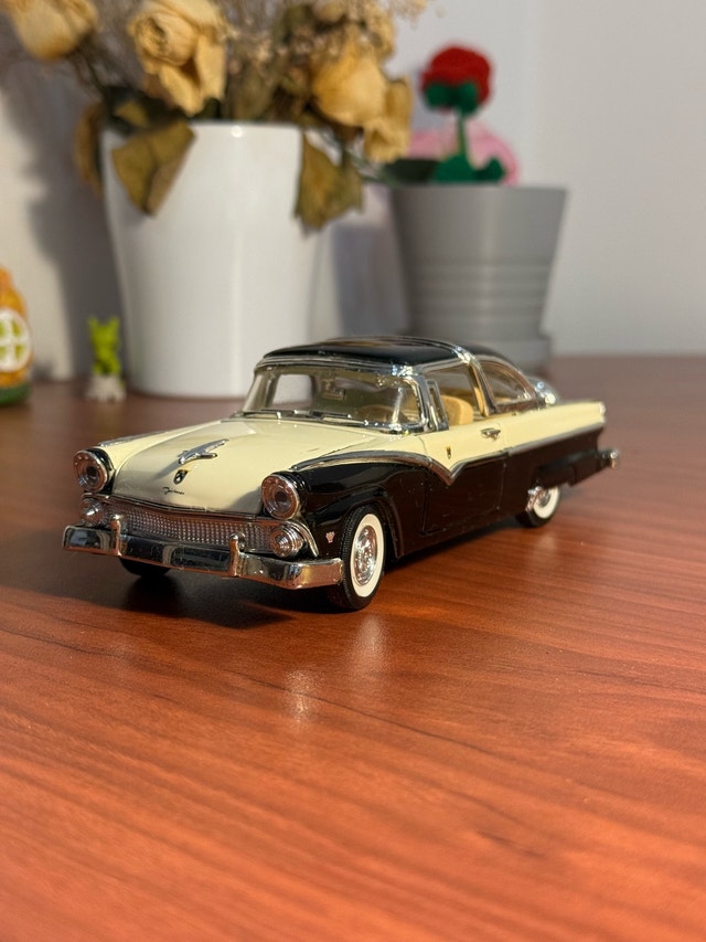 1955 Ford Fairlane Crown Victoria Diecast Model