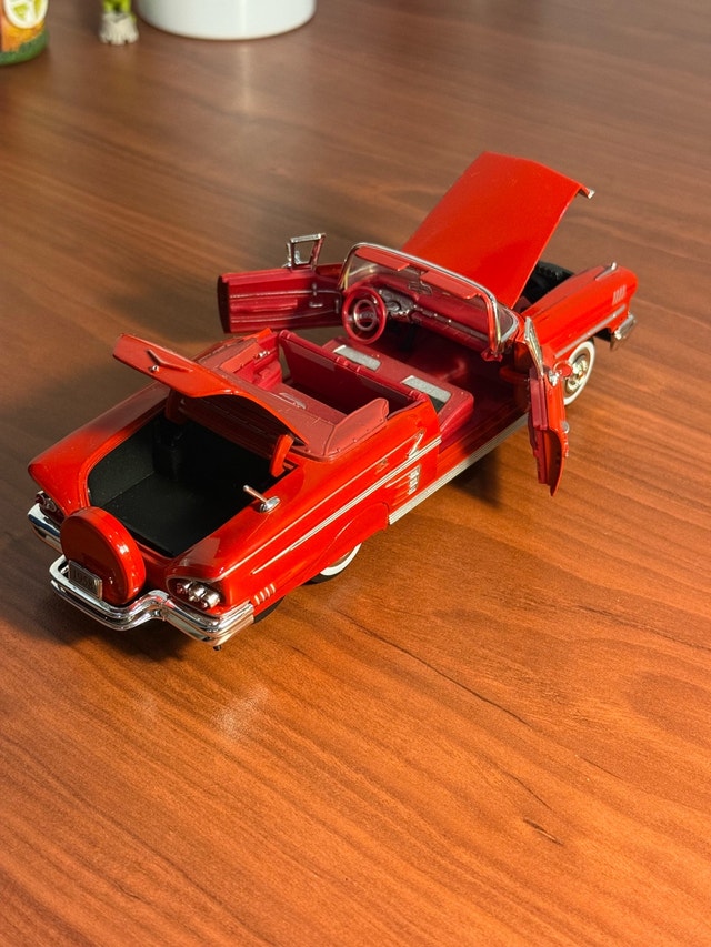 Motor Max 1:24 Die Cast 1958 Chevrolet Impala Convertible - photo 4